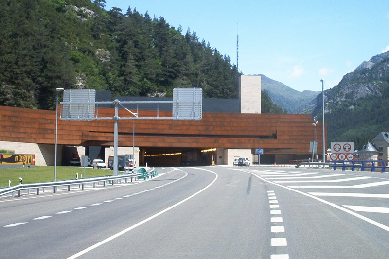 2021 - Solido fortalecimiento del área de infraestructuras de SIPRO INGENIERIA, con la obtención de importantes proyectos en el ámbito de carreteras, túneles y aeropuertos (túnel Somport, Vallirana, Centro de control peajes AP2 y AP7, Aeropuerto de el Prat).